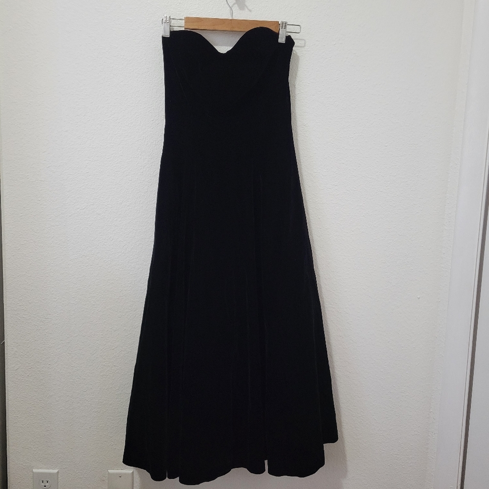 Patra Vintage Fit And Flare Velvet Dress With Corset Bodice And Colored Tulle